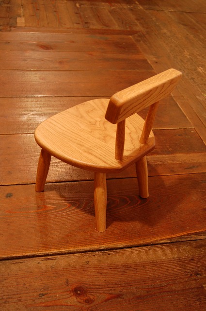 http://mammamia-project.jp/mammamia/Child%20chair5.jpg