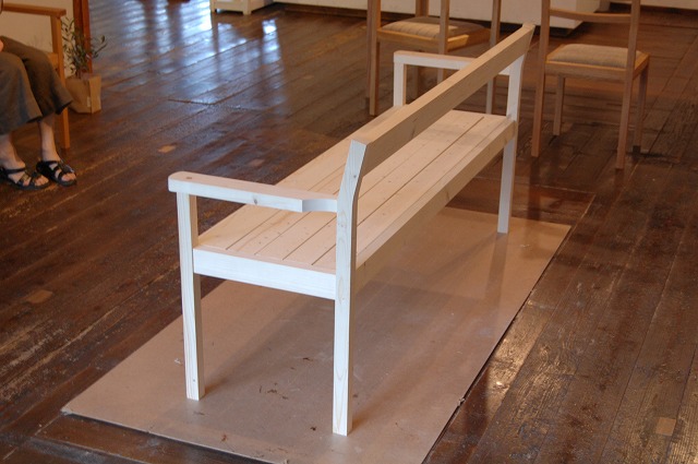 http://mammamia-project.jp/mammamia/workshop%20bench1.jpg