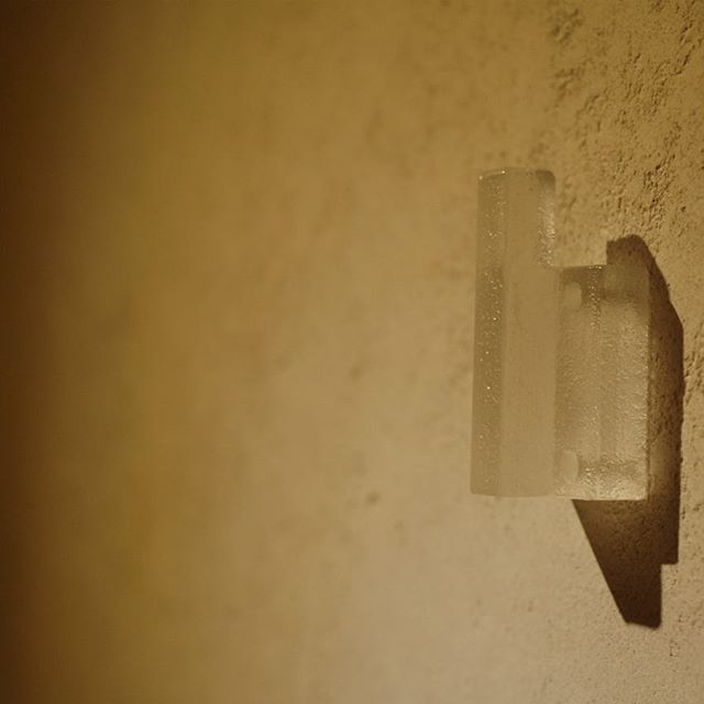 1回目の「家×クラフト展」より4回連続参加の井上剛さんが作られたガラスのフック。井上さんが作られるガラス作品は、凛とした美しさの中にも柔らかさを感じます。ガラス素材を取り入れた暮らし...とっても魅力的ですね。本日も皆さまのご来店を心よりお待ちしています。