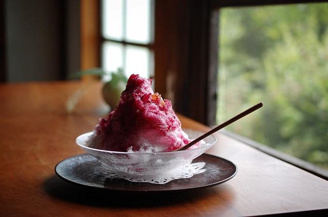 かき氷、始めました！ Now we have Kaki-Gori(shaved ice topped with flavored confiture)!