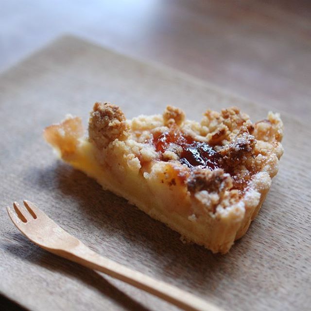 大阪堺市の大仙公園で開催中の『灯しびとの集い』に今年も出店させていただきます。(※今年は本日1日のみの出店です。) 田舎風リンゴのタルト・ぶどうのタルト・ミルクシフォンケーキを詰め合わせた、少しお得な [ともしびと限定!パティスリーミアケーキセット]は数量限定ですので、どうぞお早めに。 心配していた雨も上がり、気持ちの良い1日となりそうですね。マンマミーアでもお世話になっている、ガラス作家のqualia-glassworksさんなど...たくさんの素晴らしい手仕事と美味しいものに出会いにお出かけいただけますと嬉しいです。 滋賀のお店も通常通り営業しております。本日も皆さまのご来店を心よりお待ちしています。